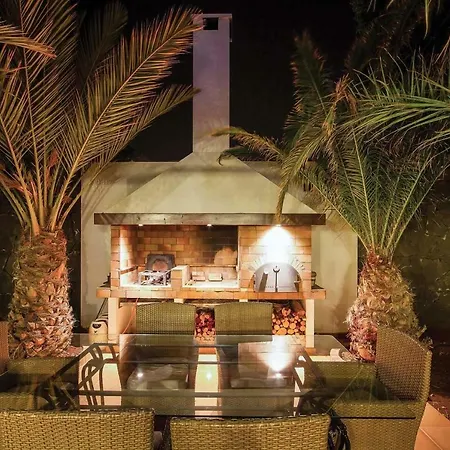 Sleeps 8 Pool Air Con Wifi 빌라 푸에르토카레로