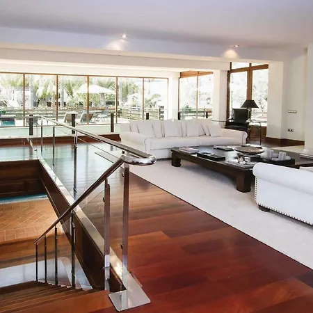 Sleeps 8 Pool Air Con Wifi Villa *